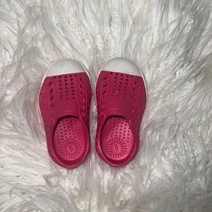 Native Jefferson style in hot pink. Only worn once.